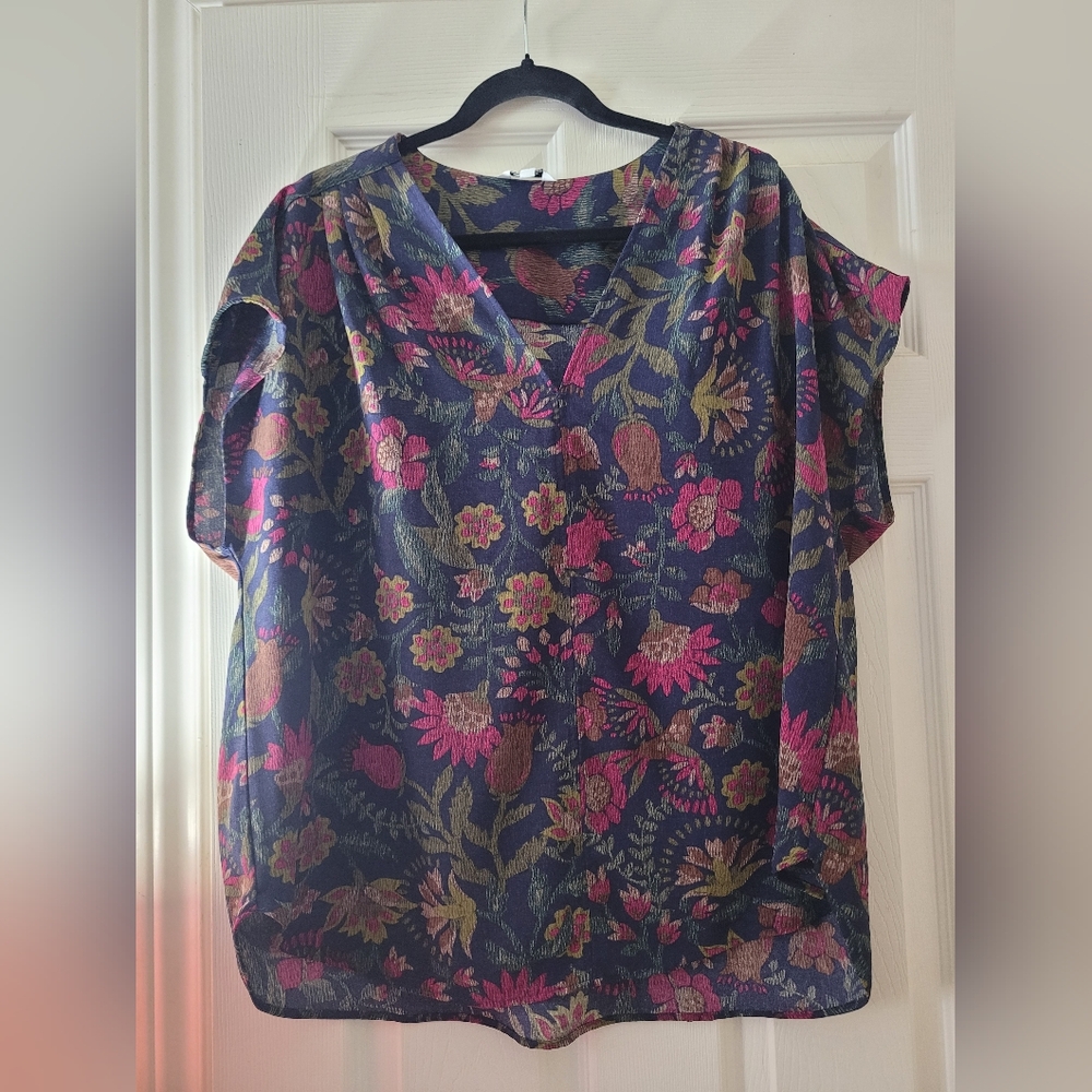 Reitmans Navy Floral V-Neck Blouse